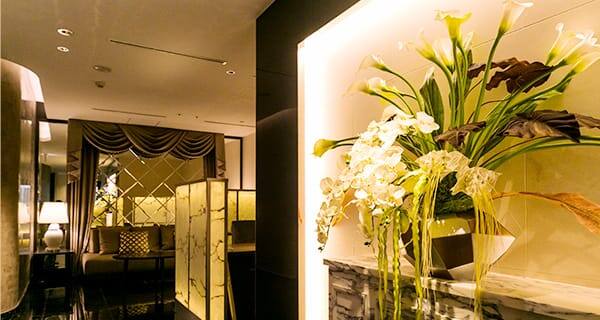 {品川美容外科/提携品川スキンクリニックは、全国に医院を展開している歴史と実績のある、美容整形・美容皮膚科専門クリニックです。}